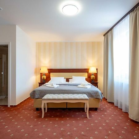 Hotel Volf Prestice Luaran gambar