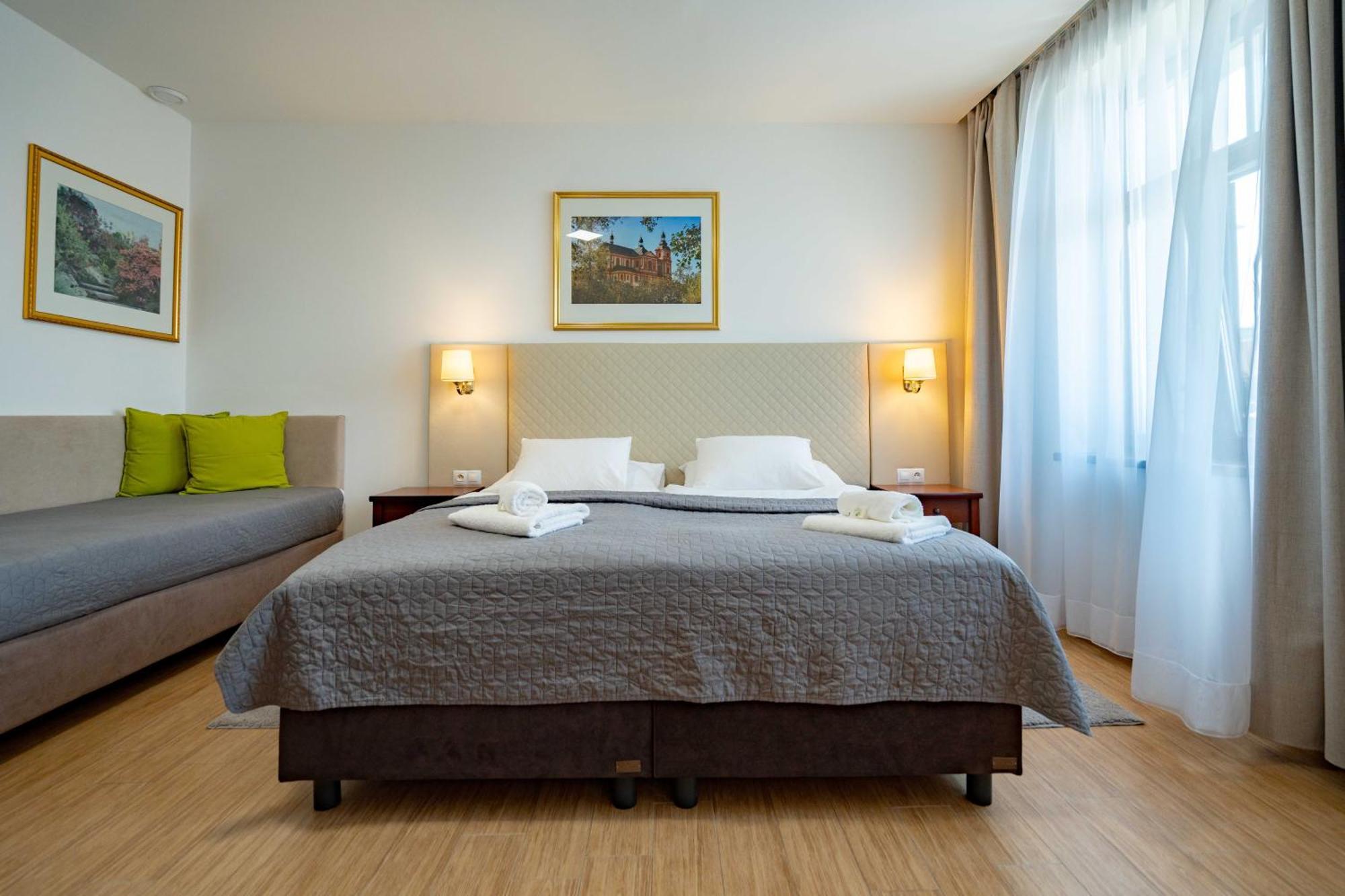 Hotel Volf Prestice Luaran gambar