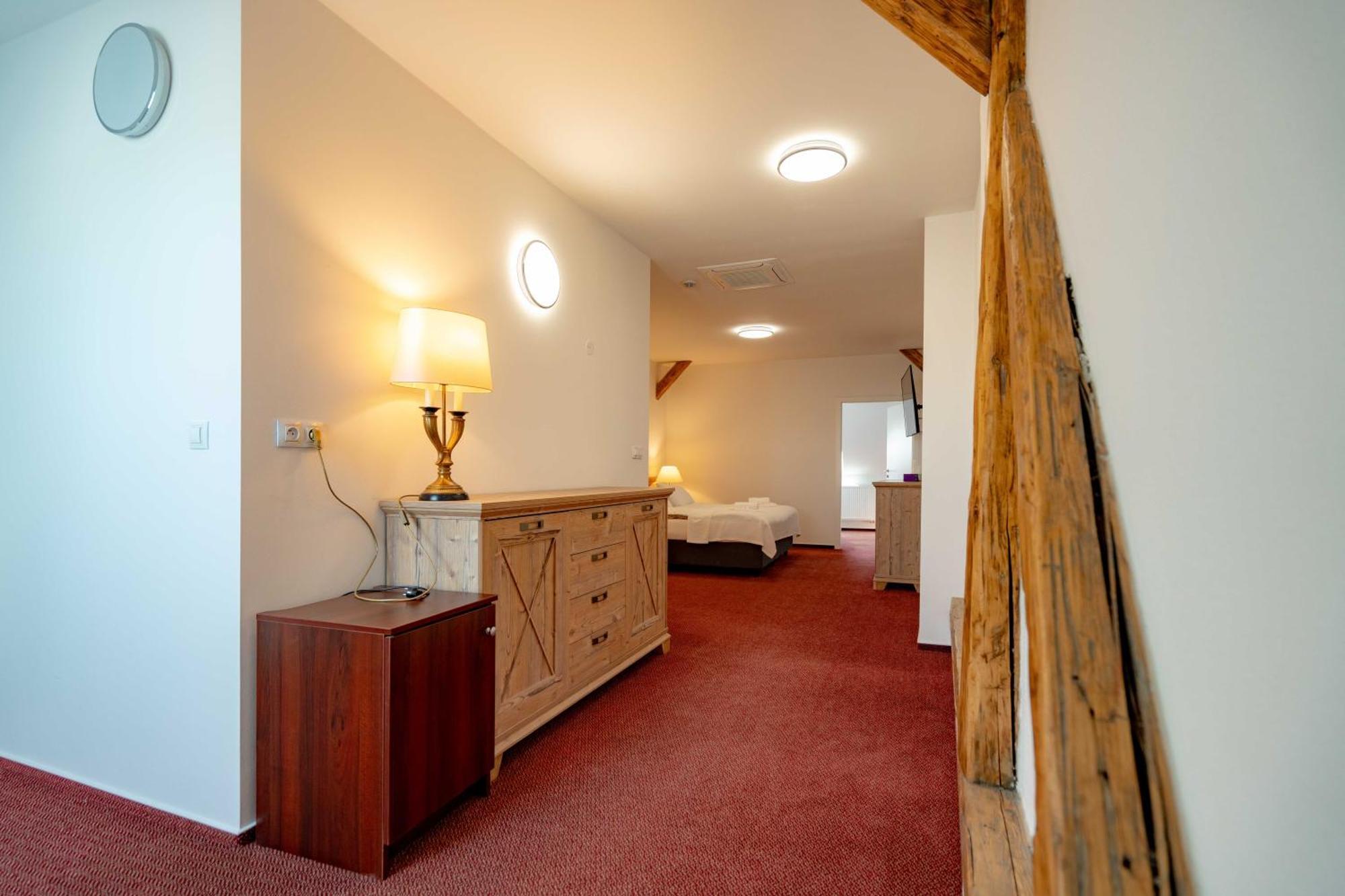 Hotel Volf Prestice Luaran gambar