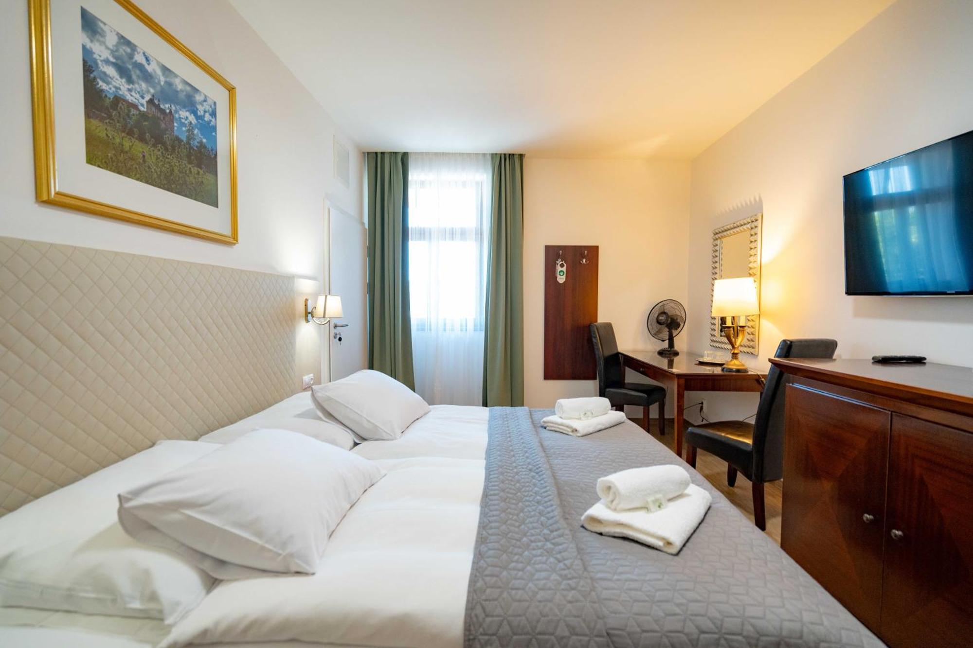 Hotel Volf Prestice Luaran gambar