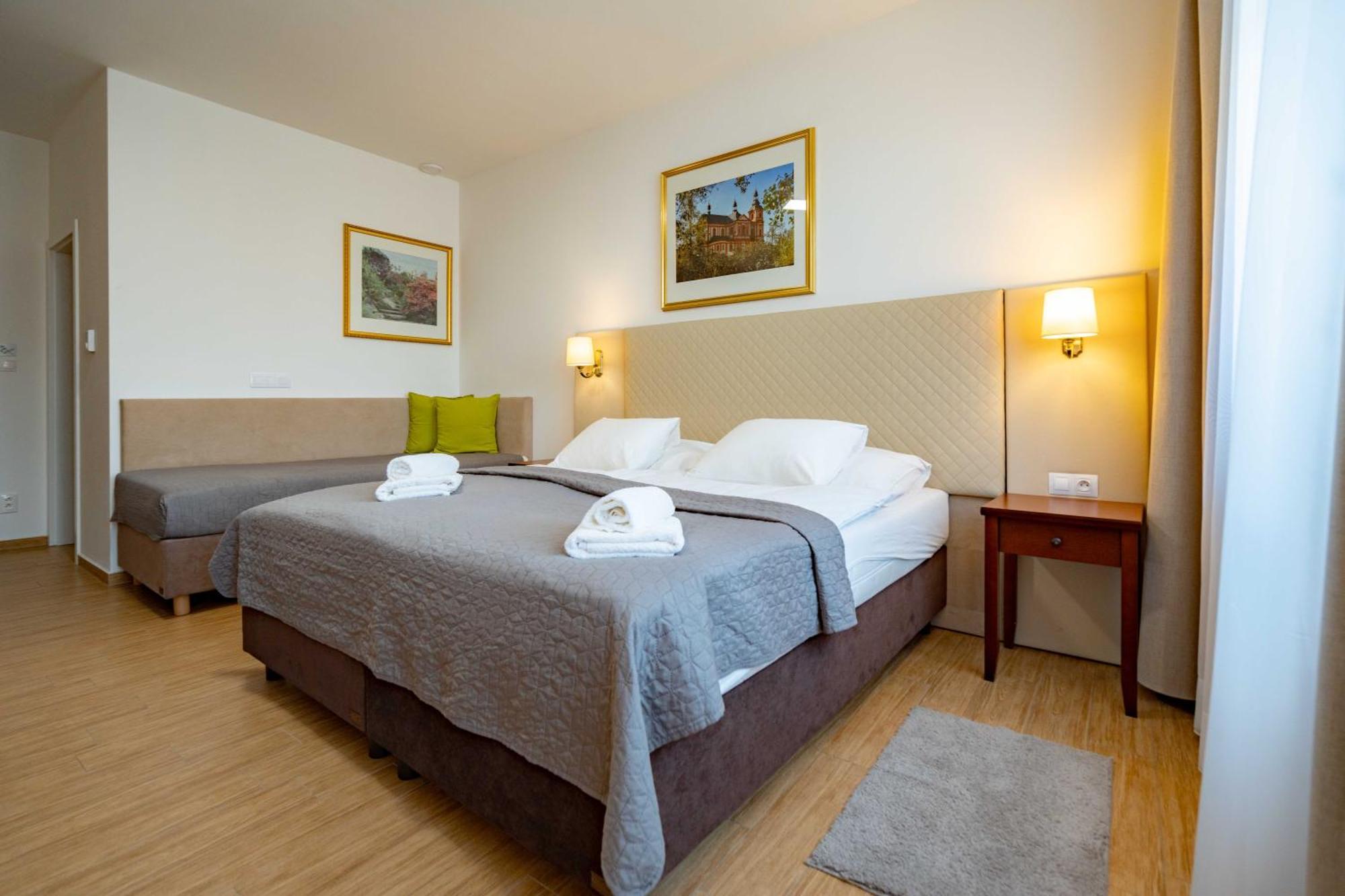 Hotel Volf Prestice Luaran gambar