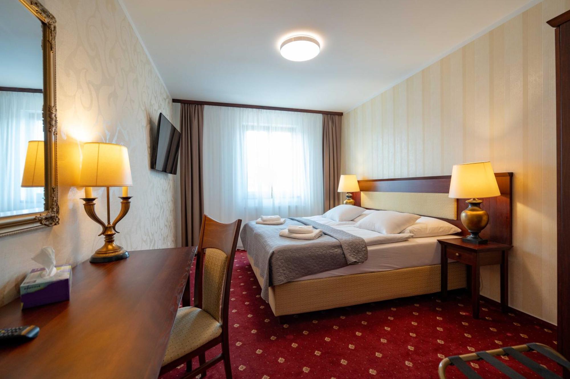 Hotel Volf Prestice Luaran gambar