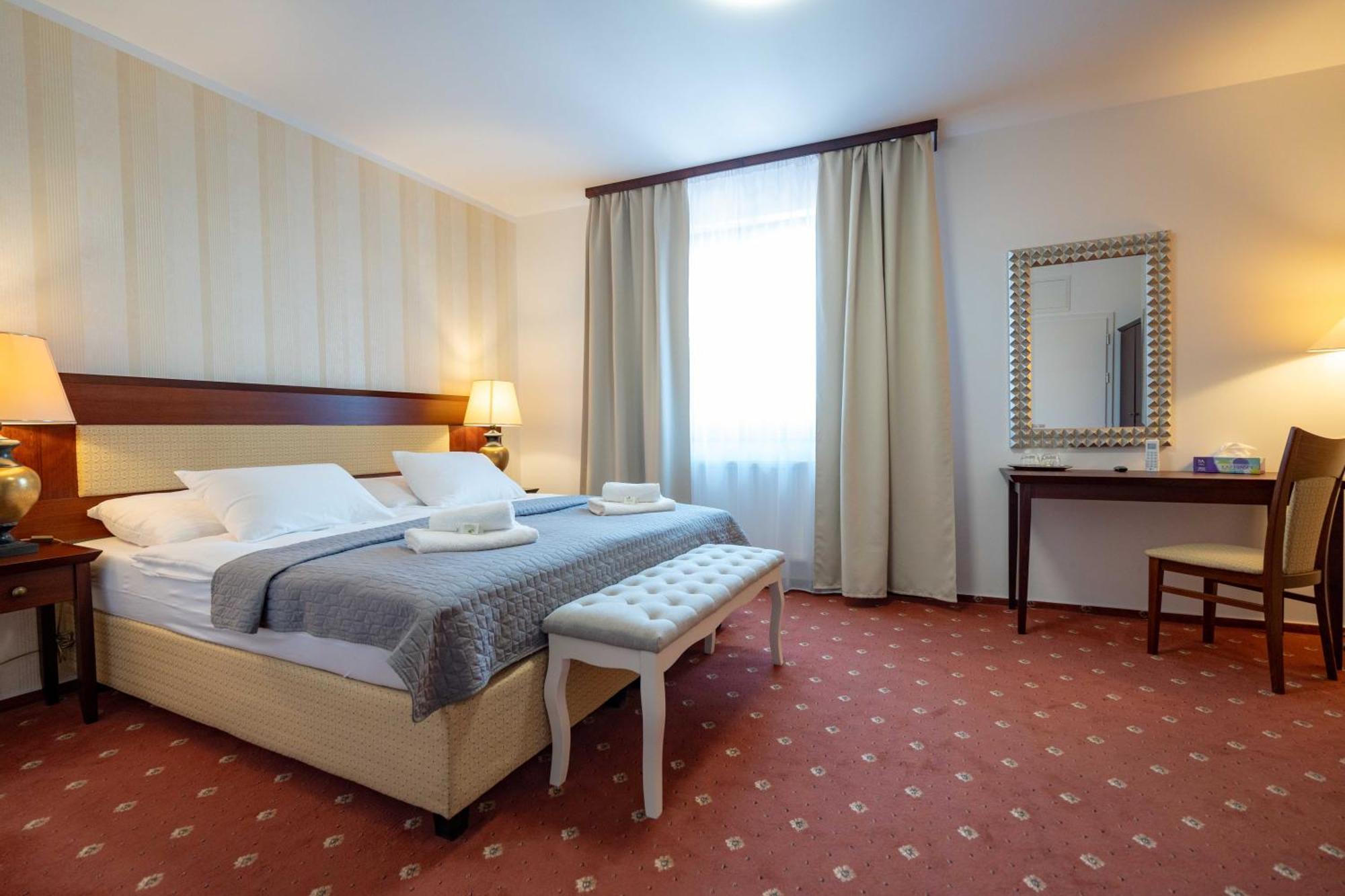 Hotel Volf Prestice Luaran gambar