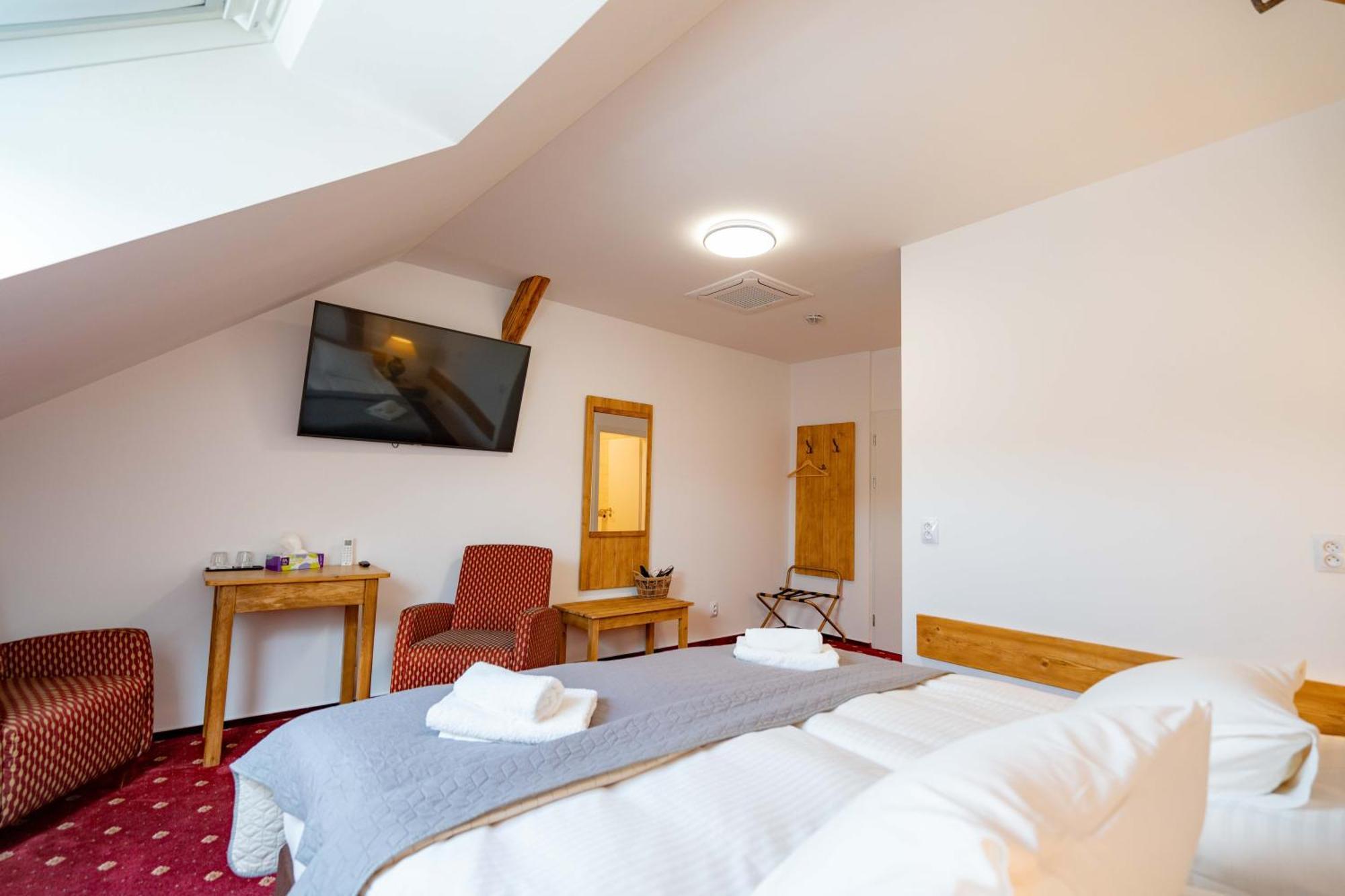 Hotel Volf Prestice Luaran gambar