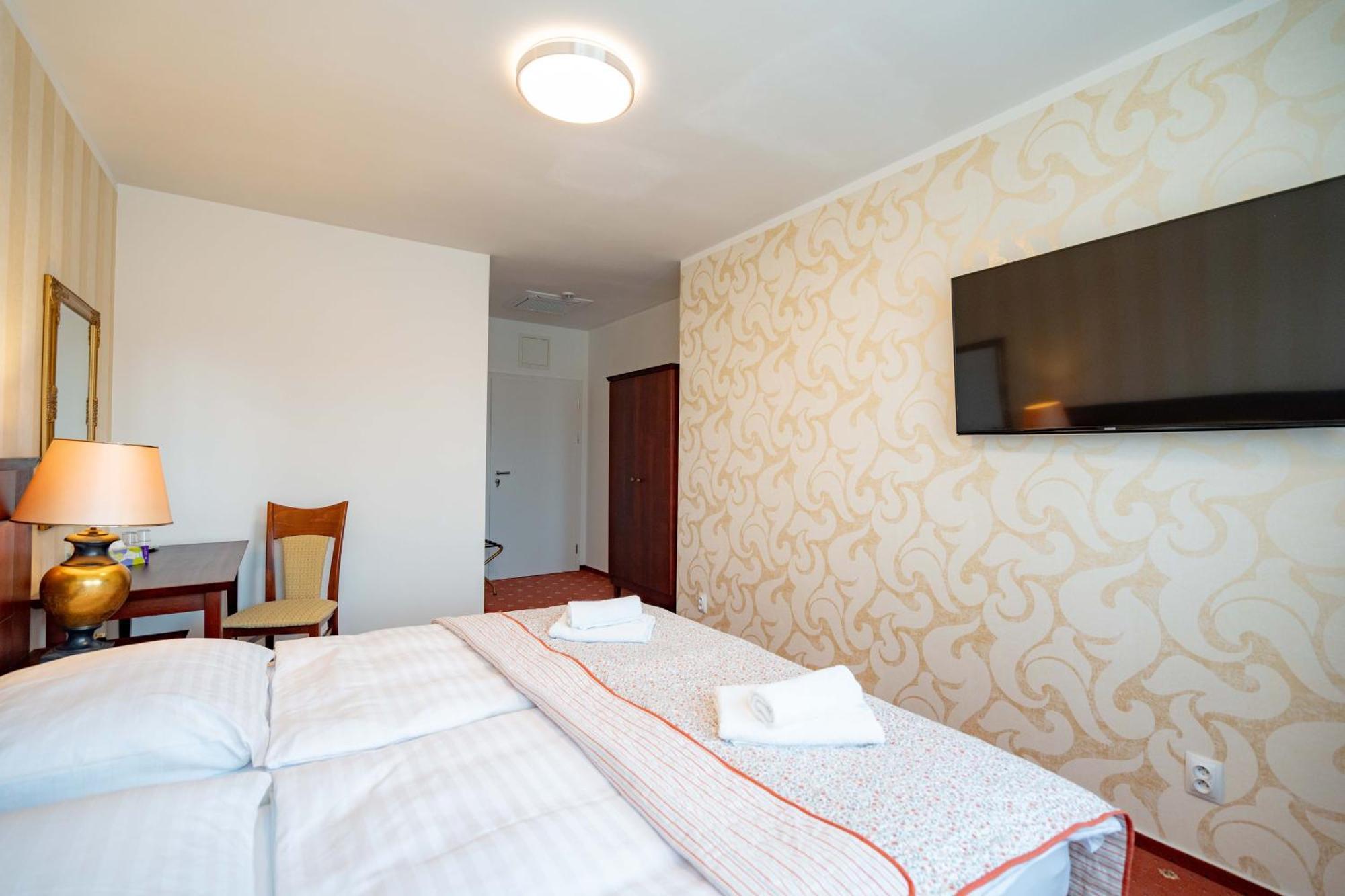 Hotel Volf Prestice Luaran gambar