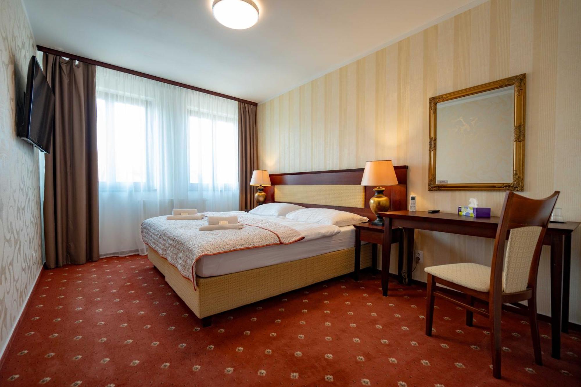 Hotel Volf Prestice Luaran gambar