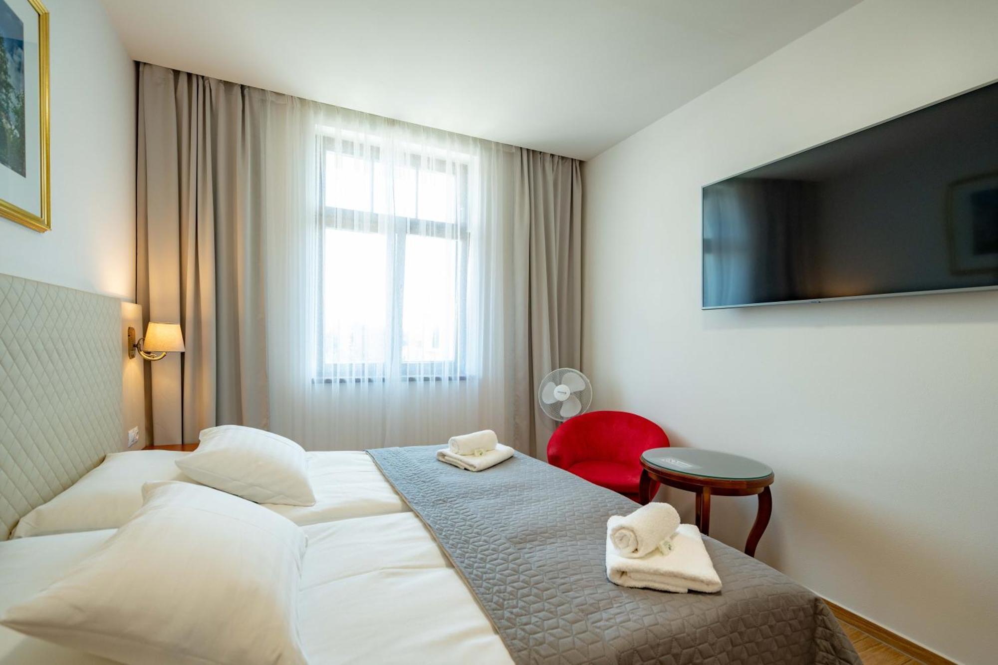 Hotel Volf Prestice Luaran gambar