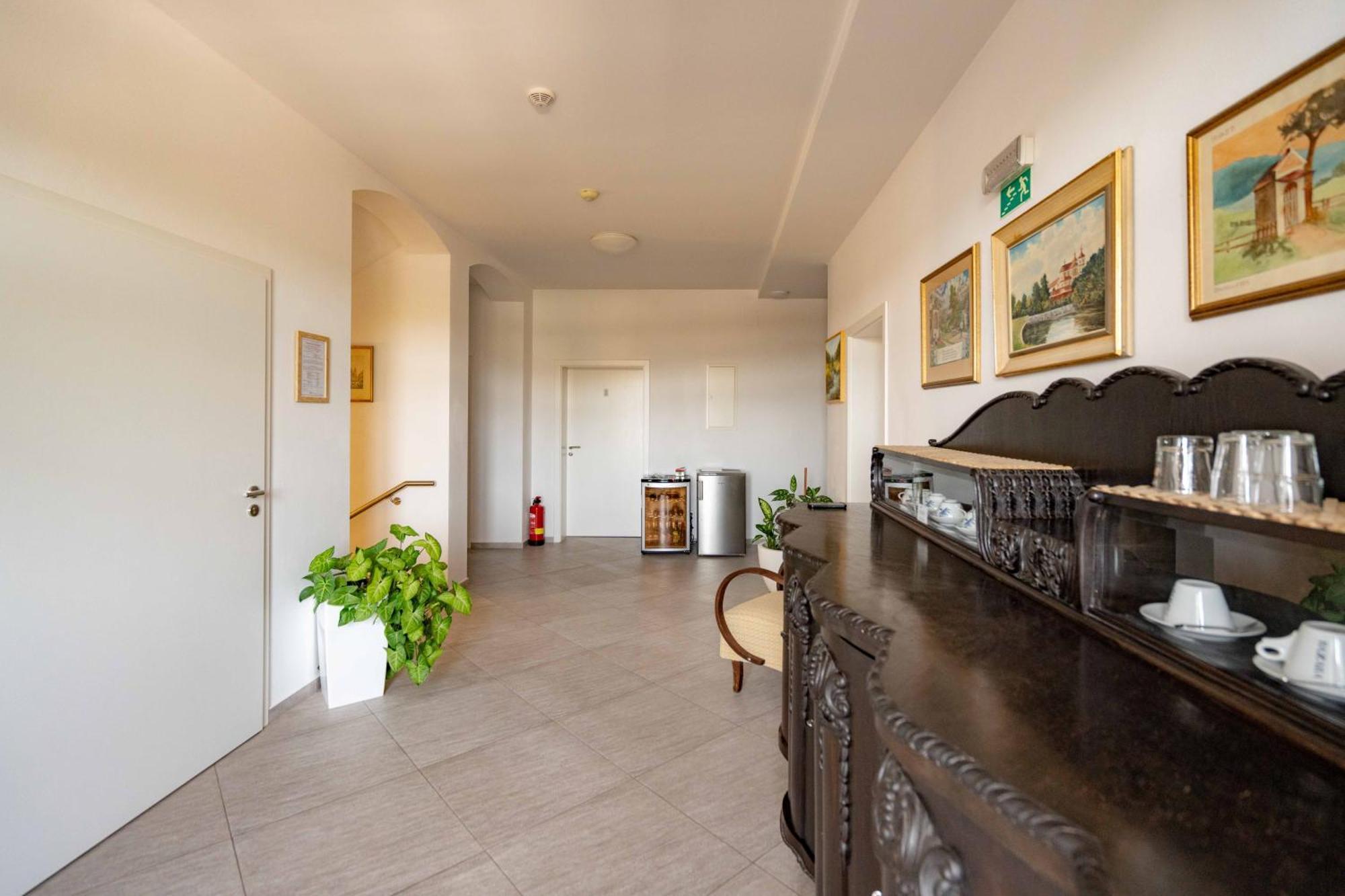 Hotel Volf Prestice Luaran gambar