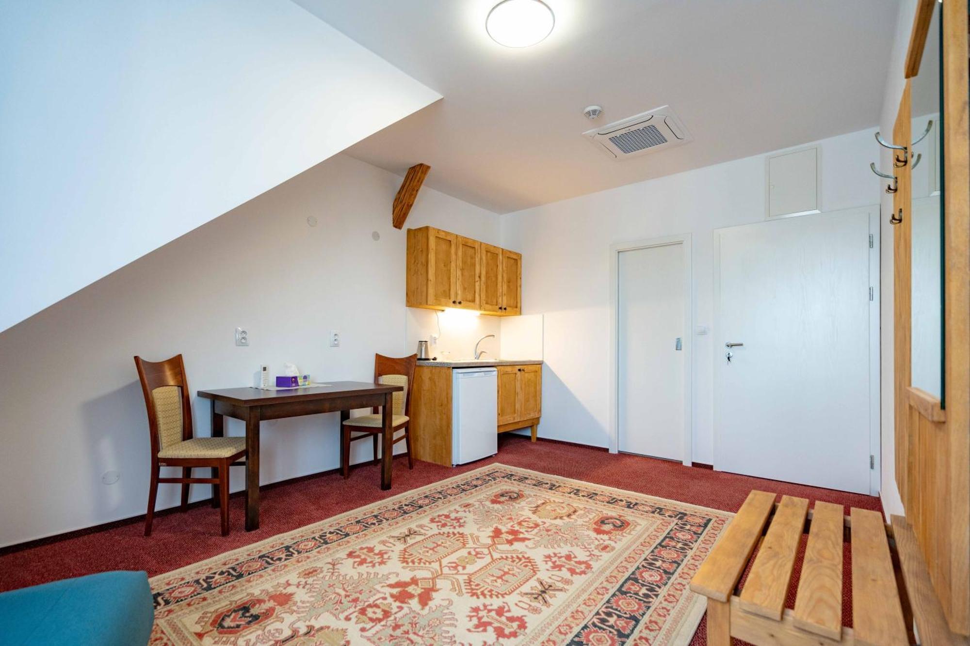 Hotel Volf Prestice Luaran gambar