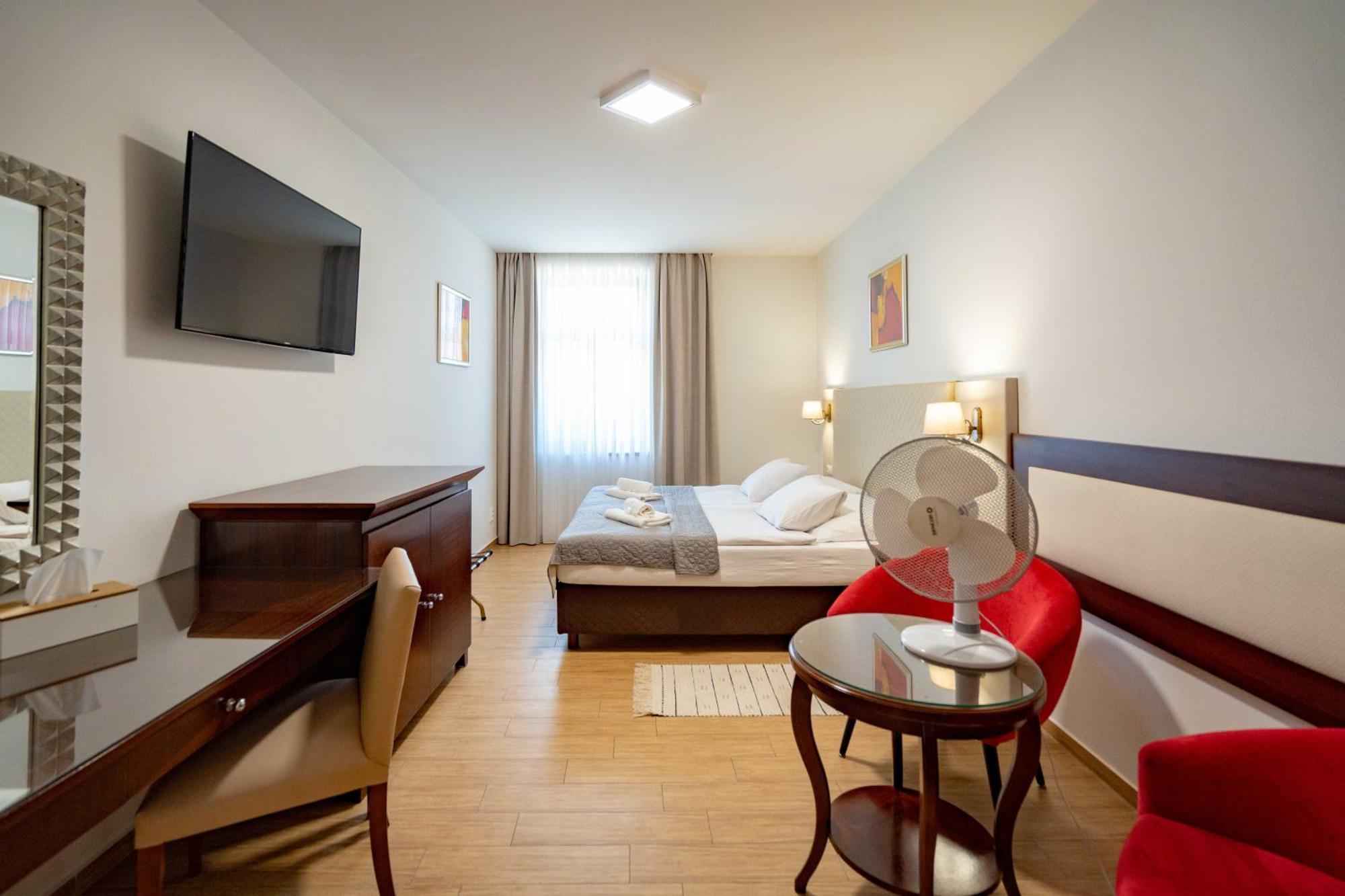 Hotel Volf Prestice Luaran gambar