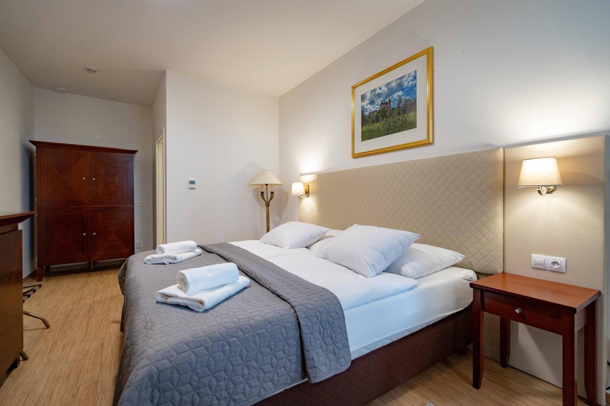 Hotel Volf Prestice Luaran gambar