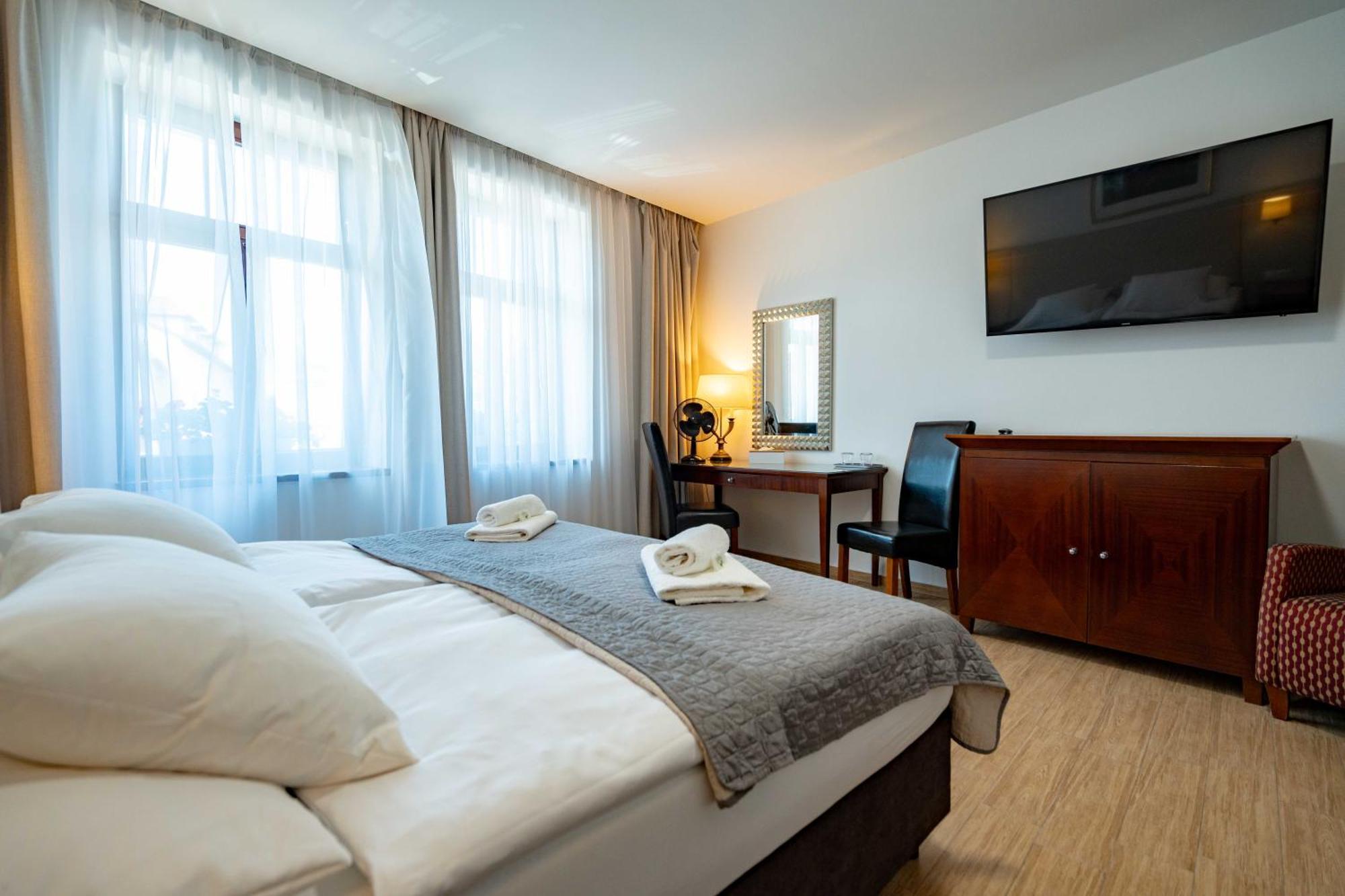 Hotel Volf Prestice Luaran gambar