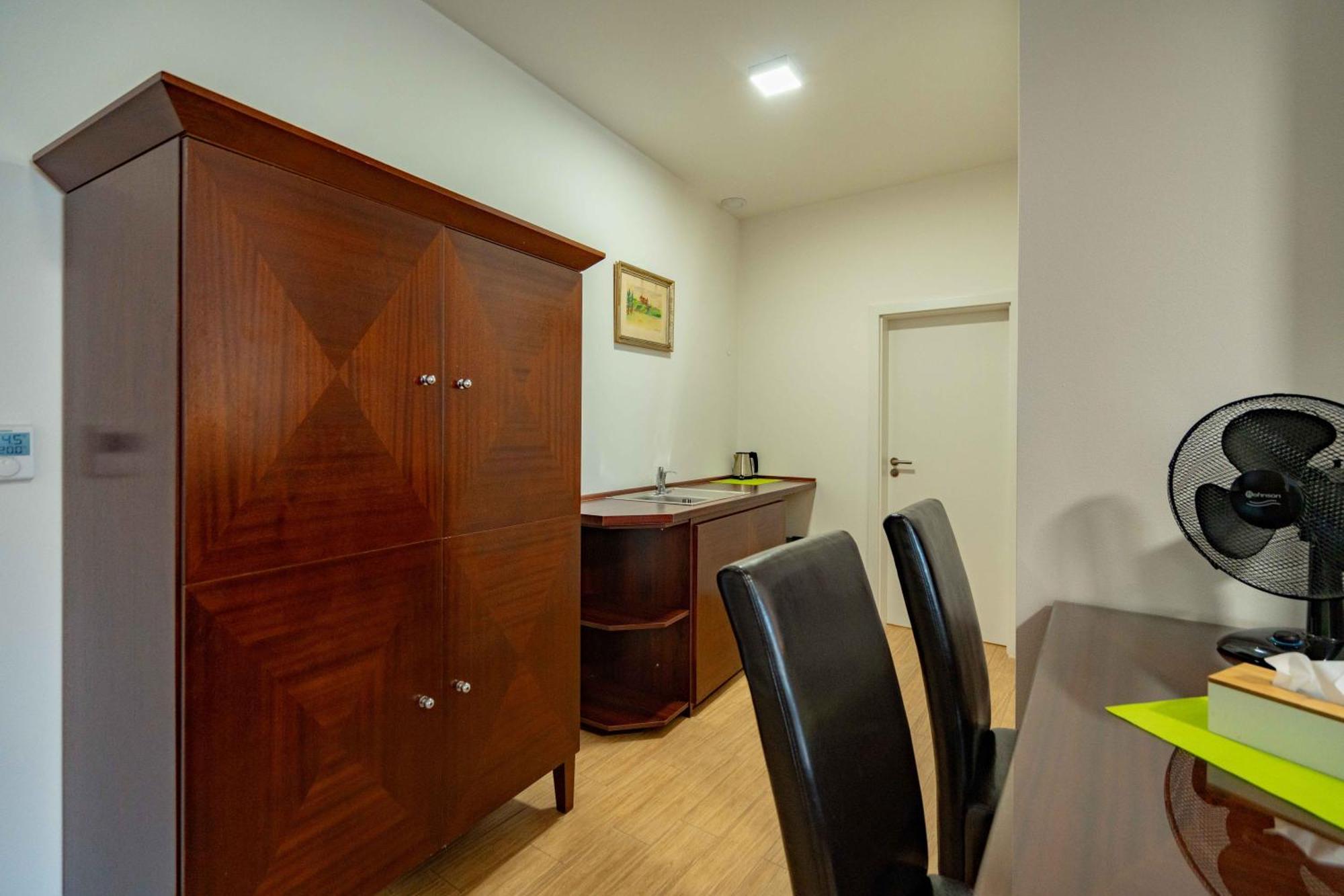 Hotel Volf Prestice Luaran gambar