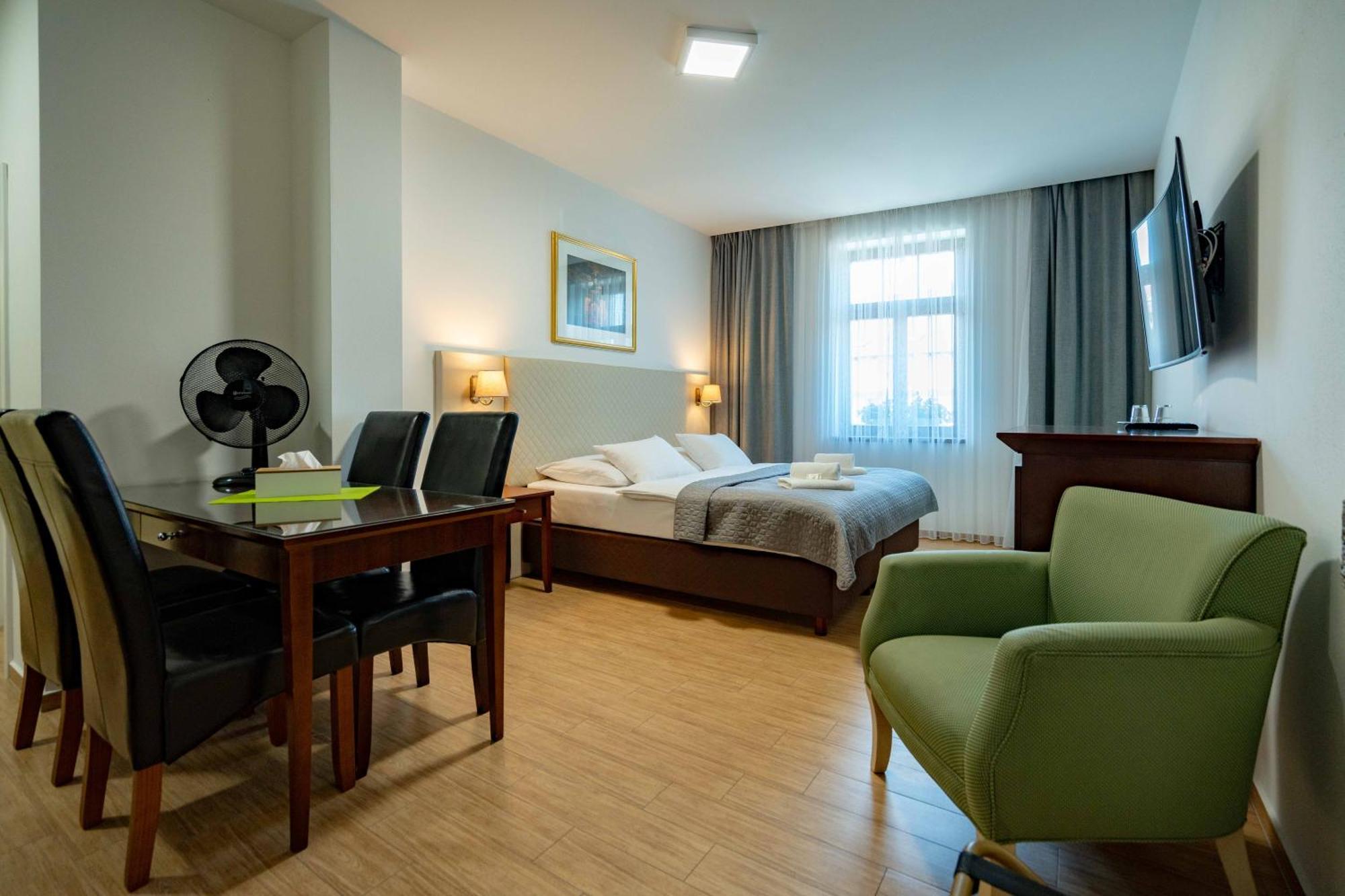 Hotel Volf Prestice Luaran gambar